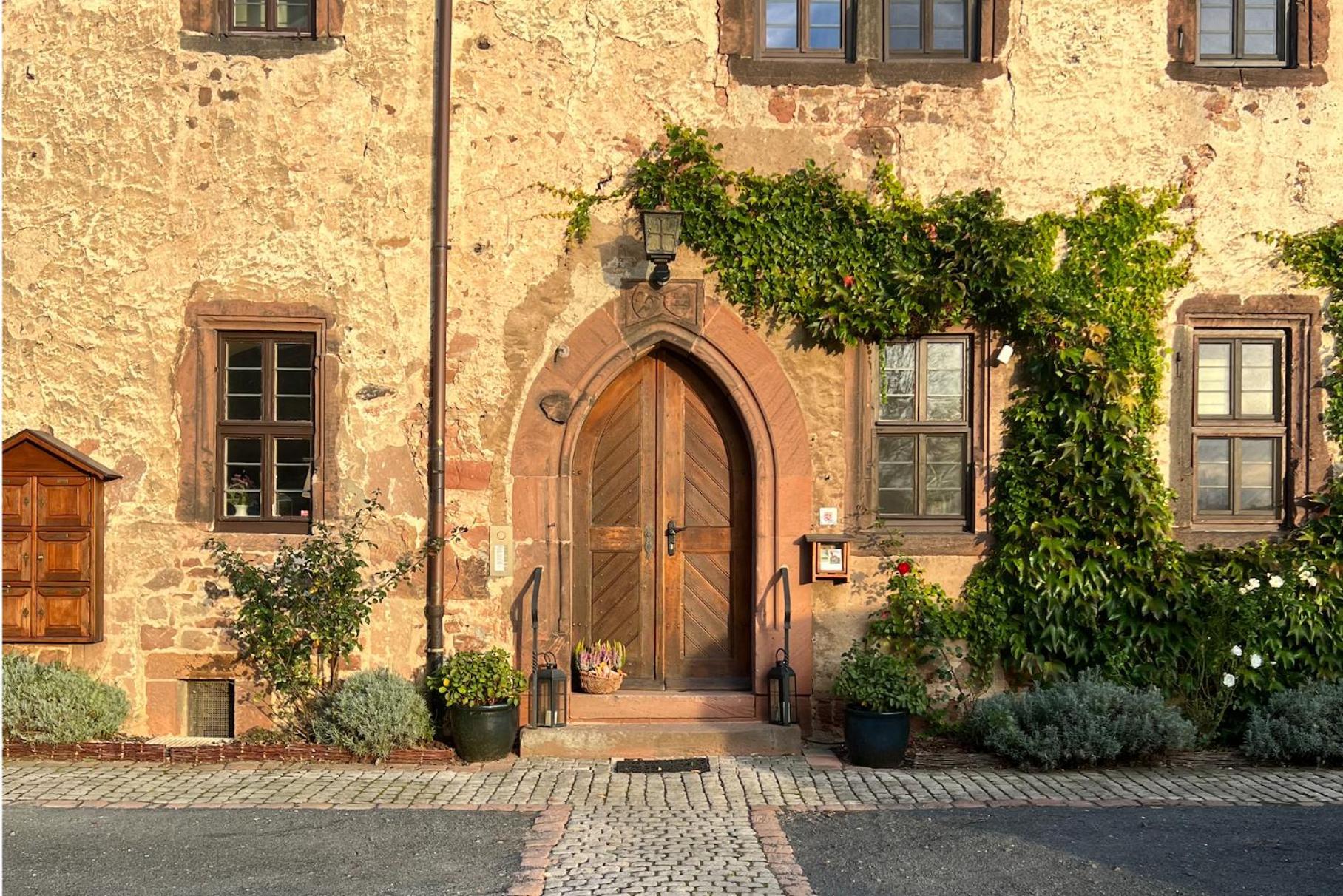 Graefin Amalia - Elegantes Apartment In Der Historischen Hinterburg In Schlitz, 2 Schlafzimmer, Mit Garten, Nahe Fulda Und Bad Hersfeld Exterior photo